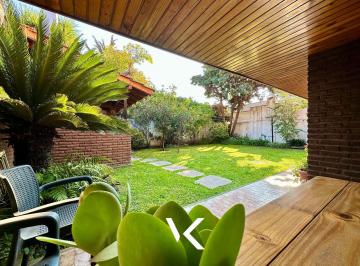 Casa · 414m² · 6 Ambientes · 2 Cocheras · Casa en Acassuso, San Isidro