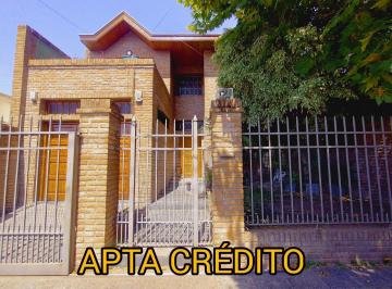 Casa · 240m² · 6 Ambientes · 2 Cocheras · Casa en Venta 4 Dorm., Quincho, Jardín. Quilmes Este
