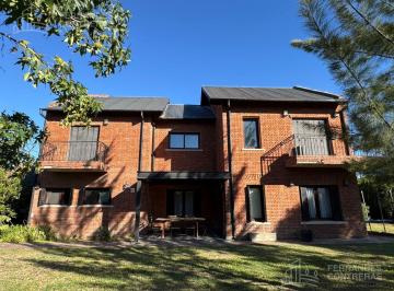 Casa · 215m² · 5 Ambientes · 1 Cochera · Casa en Venta