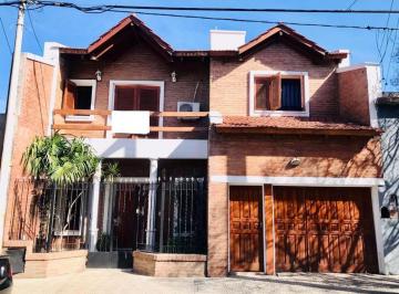 Casa · 220m² · 4 Ambientes · 2 Cocheras · B° Gral. Paz 2 Plantas 3d. Amplia Patio Cochera