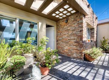 Casa · 145m² · 4 Ambientes · 2 Cocheras · Casa en Barrio 9 de Julio