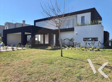 Casa · 273m² · 4 Ambientes · 4 Cocheras · Casa en Venta en Barrio San Matias - Escobar