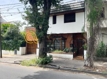 Casa de 5 ambientes, Vicente López · Casa en 2 Plantas en La Lucila - 4 Dorm - con Patio y Cochera