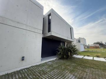 Casa · 152m² · 4 Ambientes · 2 Cocheras · Casa en Venta a Estrenar de 3 Dorm.