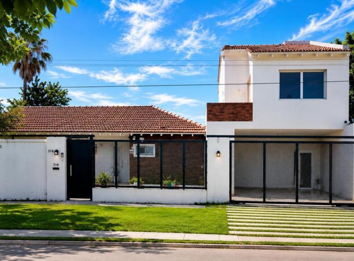 Casa · 267m² · 4 Ambientes · 2 Cocheras