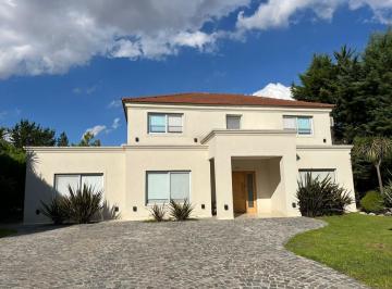 Casa de 5 ambientes, Esteban Echeverría · Hermosa Propiedad Amoblada en Alquiler - Canning
