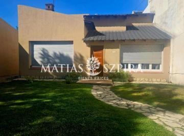 Casa · 150m² · 4 Ambientes · 3 Cocheras · Excelente Vivienda Reciclada. Oportunidad Inversores.
