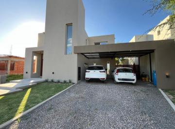 Casa de 3 ambientes, Río Ceballos · B° Villa Catalina - 3 Dorm. - 2 Baños / Consultas 3515 94 - 0880