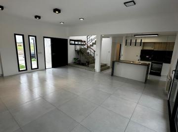 Casa · 200m² · 3 Dormitorios · 2 Cocheras · Amplia Casa a Estrenar - 3 Dorm., Sala de Estudio - Solares de Manantiales!