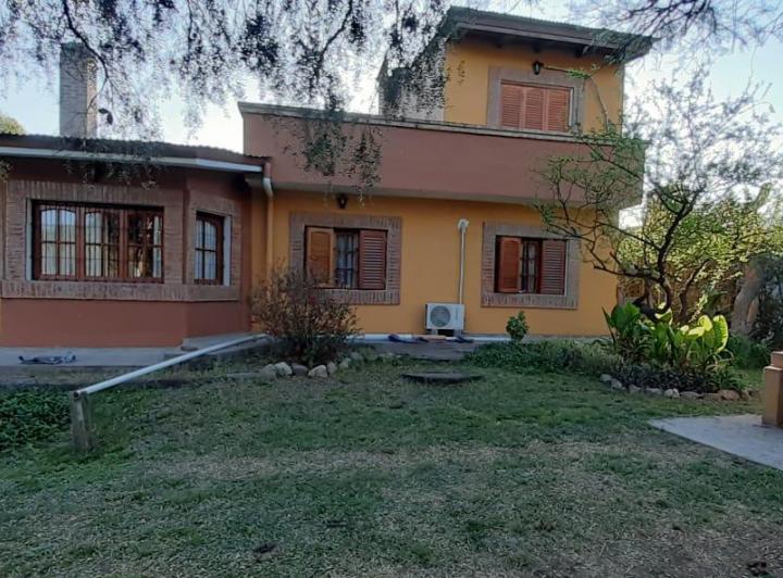 Casa · 424m² · 6 Ambientes · 1 Cochera
