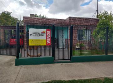 Casa de 3 ambientes, Esteban Echeverría · Casa en Venta en El Jaguel