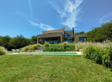 Casa · 350m² · 4 Ambientes · 2 Cocheras · Venta! Casa en Villa Allende Golf - ¡Con Escritura!