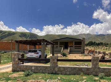 Casa · 185m² · 4 Ambientes · 1 Cochera · Casa en Venta Costa 1, Tafí del Valle