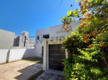 Casa · 115m² · 3 Ambientes · 2 Cocheras · Casa en Venta
