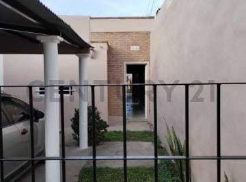 Casa · 88m² · 3 Ambientes · 1 Cochera · PH de 2 Dorm. en Barrio Pizzurno