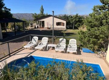 Casa · 1m² · 4 Ambientes · 3 Cocheras · Venta de Cabaña en El Salto, Potrerillos - Mendoza.