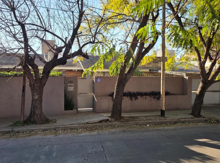 Casa · 190m² · 6 Ambientes · 2 Cocheras