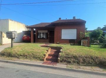 Casa de 4 ambientes, General Juan Madariaga · Casa Céntrica con Excelente Ubicación.