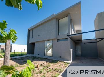 Casa · 130m² · 6 Ambientes · 2 Cocheras · Casa Venta - 2 Dorm. - Tejas 4