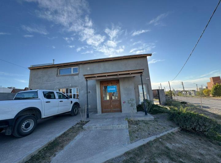 Casa · 240m² · 7 Ambientes · 2 Cocheras