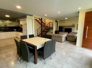 Casa · 260m² · 5 Ambientes · 2 Cocheras · Casa en Venta 2 Dorm. en Carlos Paz Golf