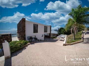 Casa · 382m² · 4 Ambientes · 4 Cocheras · Exclusiva Casa con Vista Panoramica a La Playa y Al Puerto