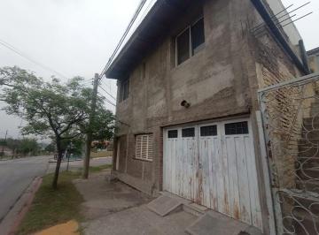 Casa · 150m² · 5 Ambientes · 1 Cochera · En Venta Casa 3 Dorm. Bº Pueyrredón