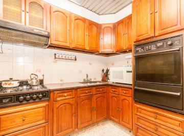 Casa · 128m² · 4 Ambientes · 2 Cocheras · Venta Casa en Avellaneda