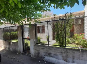 Casa · 306m² · 3 Dormitorios · Amplia Casa Americana S/calle Aconquija en Venta. Ituzaingo Norte.