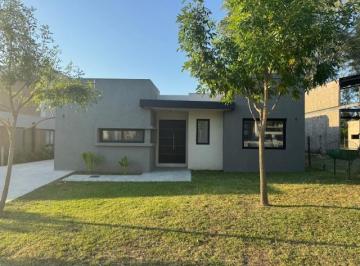 Casa · 162m² · 4 Ambientes · 2 Cocheras · Casa a Estrenar en Venta en Santa Elena, Pilar del Este - Lote Central