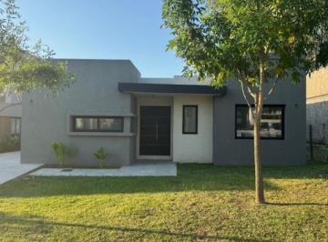 Casa · 162m² · 4 Ambientes · 2 Cocheras · Casa a Estrenar en Venta en Santa Elena, Pilar del Este - Lote Central