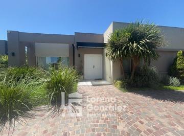 Casa · 230m² · 5 Ambientes · 8 Cocheras · Haras Santa Maria, Casa en Venta
