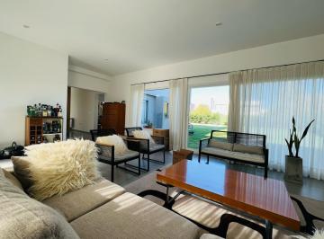 Casa · 290m² · 4 Ambientes · 2 Cocheras · Casa 3 Dorm. en San Matias
