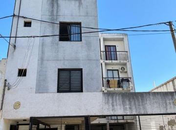Departamento · 30m² · 2 Ambientes · Departamento de Escalera en Alquiler Bella Vista