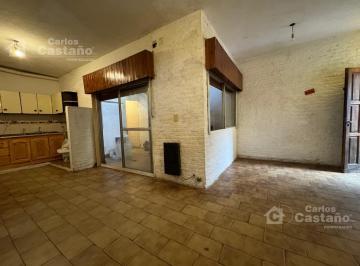 PH · 110m² · 5 Ambientes · PH 5 Amb a Mejorar con Patio y Terraza Cerca de Av Maipu.