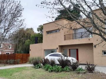 Casa · 245m² · 4 Ambientes · 3 Cocheras · Casa en Venta - Boat Center.