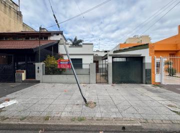 Casa · 205m² · 6 Ambientes · 1 Cochera · Venta Casa con Depto Al Fdo San Martin P/dos Flias