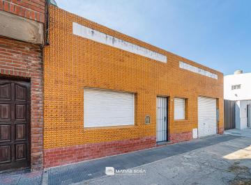 Casa · 80m² · 3 Ambientes · 1 Cochera · Venta - Casa 3 Ambientes a Reciclar con Parque y Garaje - Barrio Don Bosco