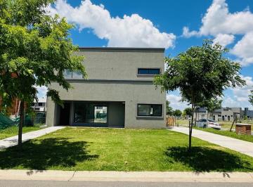 Casa · 169m² · 4 Ambientes · 2 Cocheras · Casa Dúplex en Venta en San Pablo Chico, Pilar, G. B. a. Zona Norte