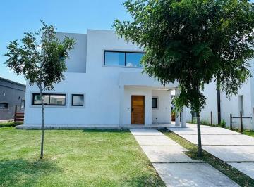 Casa · 155m² · 4 Ambientes · 1 Cochera · Casa Dúplex en Venta en San Pablo Chico, Pilar, G. B. a. Zona Norte