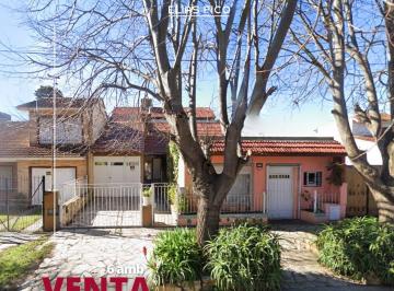 Casa · 220m² · 5 Dormitorios · 1 Cochera · Venta Chalet 6 Amb Zona Punta Mogotes, Mdp