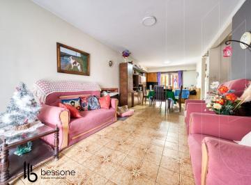 Casa · 135m² · 4 Ambientes · 1 Cochera · Casa en Caisamar