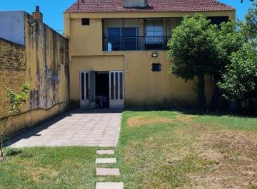 Casa de 4 ambientes, Esteban Echeverría · Alquiler en Muy Buena Ubicacion!