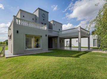 Casa · 182m² · 5 Ambientes · 2 Cocheras · Casas en Venta en Haras del Sur II