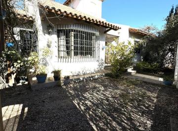Casa · 265m² · 7 Ambientes · 2 Cocheras · Venta Casa 4 Habitaciones Guaymallén