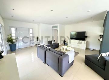 Casa · 129m² · 4 Ambientes · 4 Cocheras · Venta Casa 4 Ambientes en Barrio Cerrado La Cesarina, General Rodríguez