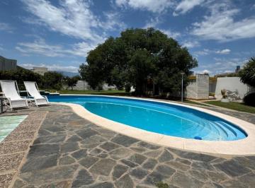 Casa · 400m² · 5 Ambientes · 3 Cocheras · Casa en Villa Dolores