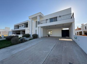 Casa de 4 ambientes, Córdoba · Docta Venta Casa 3 Dorm (Ppal en Suite) + Galería C/asador y Patio