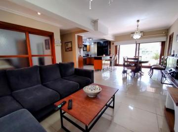 Casa · 33m² · 4 Ambientes · 1 Cochera · Casa de 4 Ambientes con Gran Parque y Piscina - Talcahuano 548, Banfield