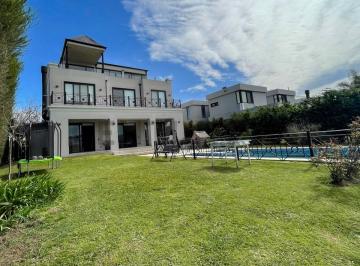 Casa · 428m² · 7 Ambientes · 5 Cocheras · Casa a La Laguna en Los Lagos Nordelta